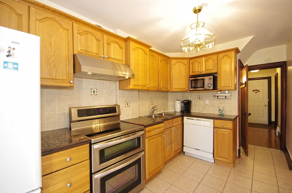 All Photos of Home for Sale, 179 Pacific Ave, Toronto