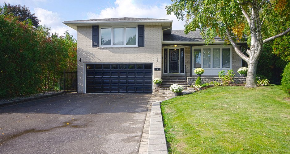 Detached House for Sale in Toronto by Ivan De Lazzari 8 Cragmuir Ct