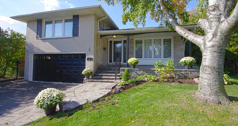 Detached House for Sale in Toronto by Ivan De Lazzari 8 Cragmuir Ct