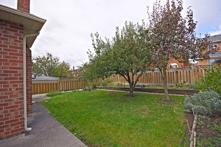 All Photos of Home for Sale, 36 Ardwell Crescent, Maple