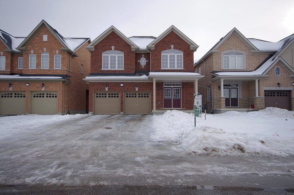 House for sale in Vaughan by Max Mihailuk
